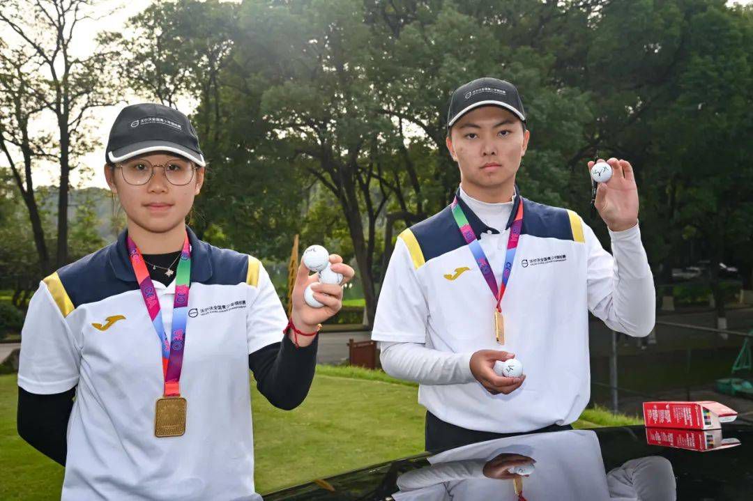 曼联对德容穷追猛打，与巴塞罗那达成了一项8500万欧元的协议。